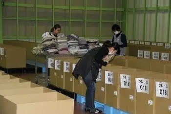 サイズ、色等のＳＫＵ仕分け作業を 行っています。