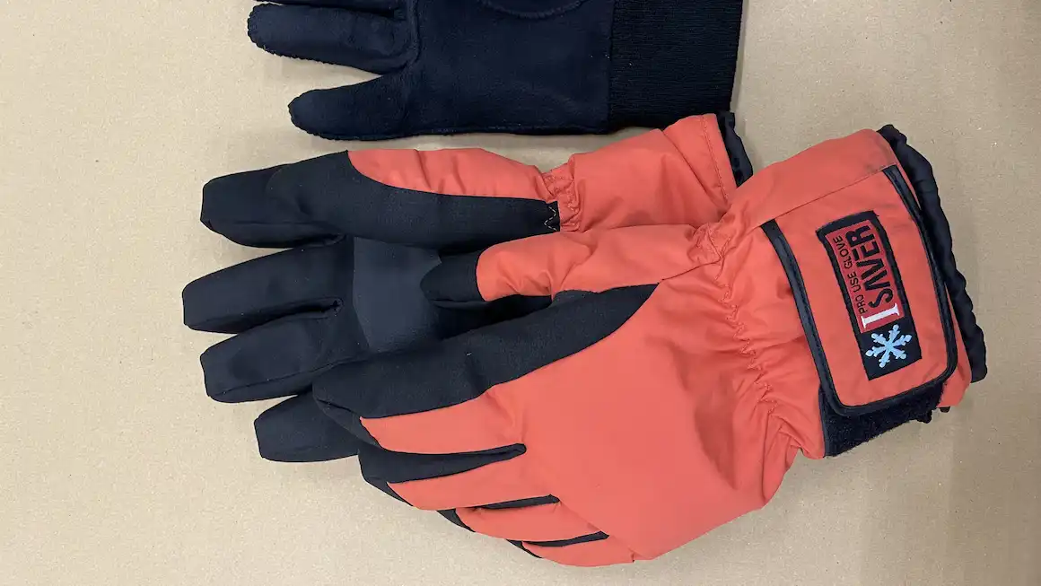 浜松委托運送の冷凍倉庫内で使用する手袋